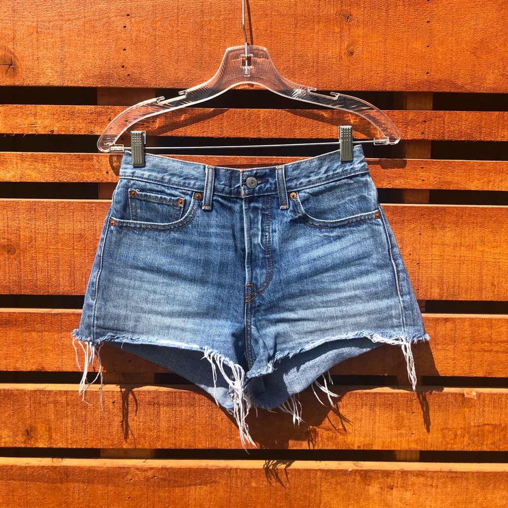 Levi’s wedgie fit shorts